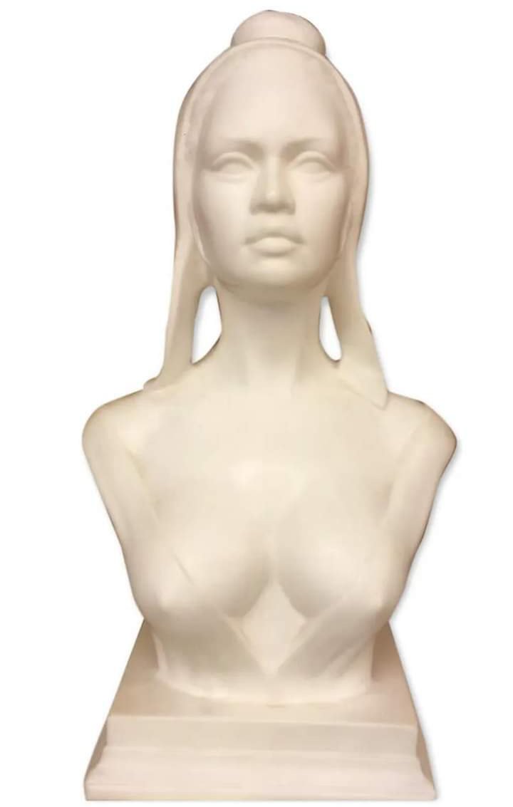 Les parents de la jeune Marianne sont priés de venir chercher au plus vite leur fille renvoyée du collège pour sa tenue non républicaine.