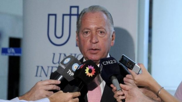 futurockOk's tweet image. "Tener 200 millones de pesos es tener un poco más que el promedio. No estamos hablando de grandes fortunas" Daniel Funes de Rioja (UIA) en #CronicaAnunciada 🎙️| futurock.fm