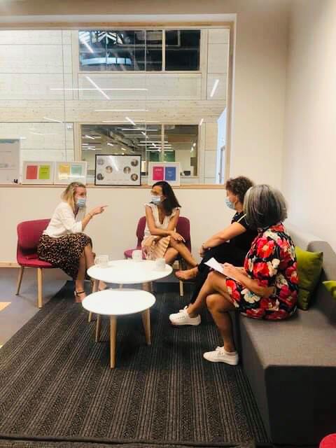 Nous sommes très heureuses d'avoir notre corner à @LaCite_eu chez nos partenaires @at_home_fr ! 🥳

Installées au + près de l'équipe At home, nous voilà prêts pour travailler ensemble à l’élaboration d’offres d’acculturation &amp; #transformation pour les #entreprises ! #StayTuned