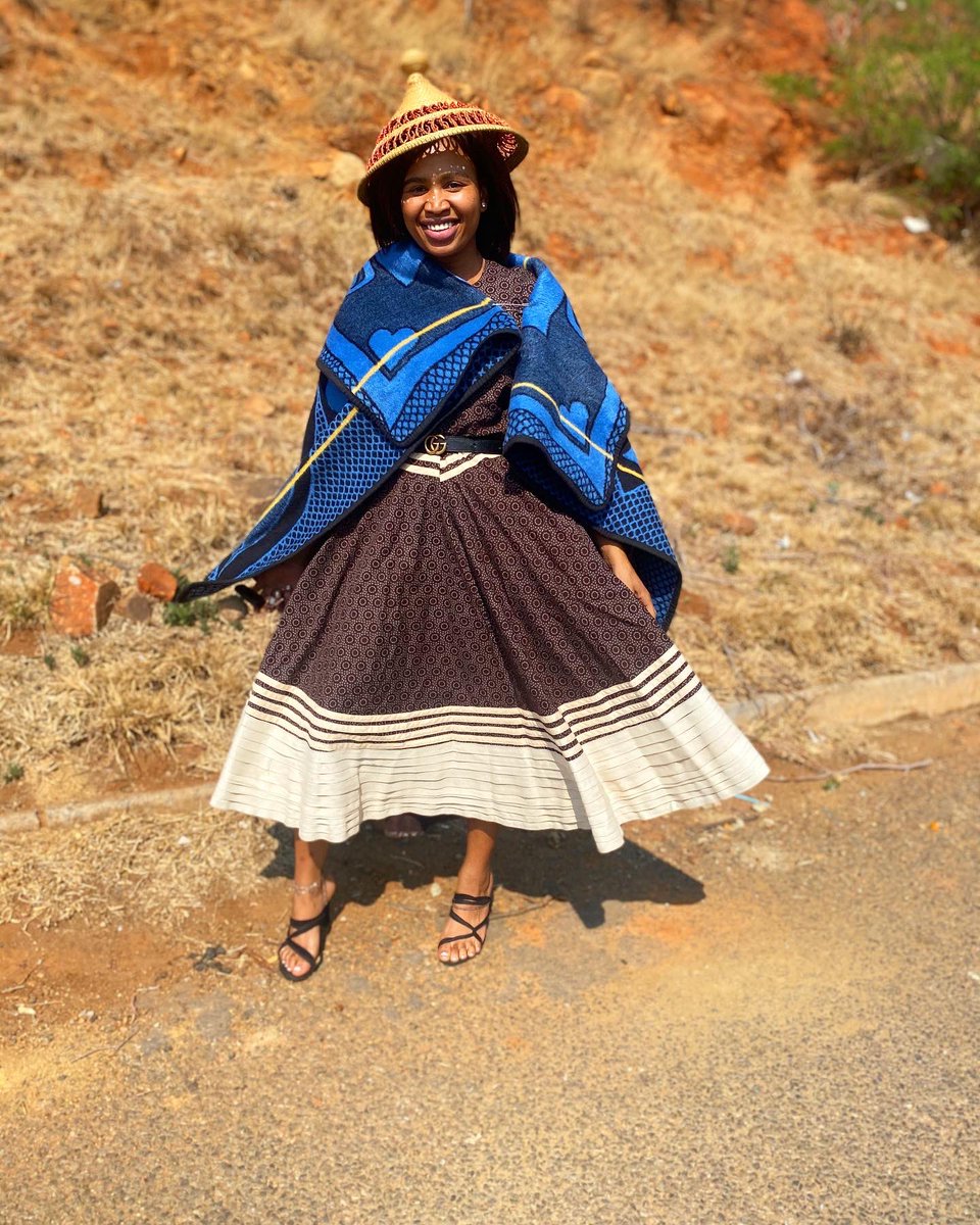 porshe418's tweet photo. Dumelang!!! 🇱🇸🇱🇸
This #HeritageDay I decided to combine the Sotho and Xhosa attire . #umbaco #seshoeshoe https://t.co/1MRADoDEd1