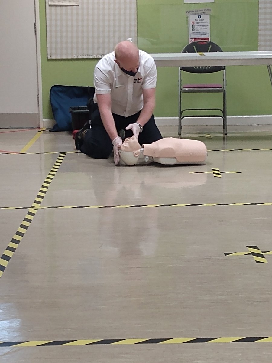 ArmleyHH's tweet photo. Thank you to Matt @M_R_Training  for coming today to update the team on Vital COVID 19 Emergency first aid, CPR and AED https://t.co/vmnTB8KeDx