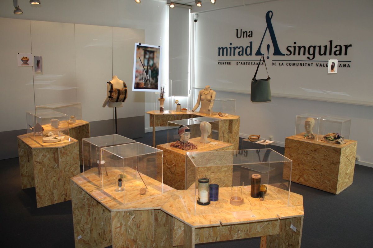 GVAartesania's tweet photo. Ja es pot visitar la nova exposició de disseny i artesania @RdsNou al @GVAartesania https://t.co/VLWwwVY0he @UPV @GVAeconomia @mmtoran @RosanaSeguiSanm https://t.co/vKwg6lU7a4