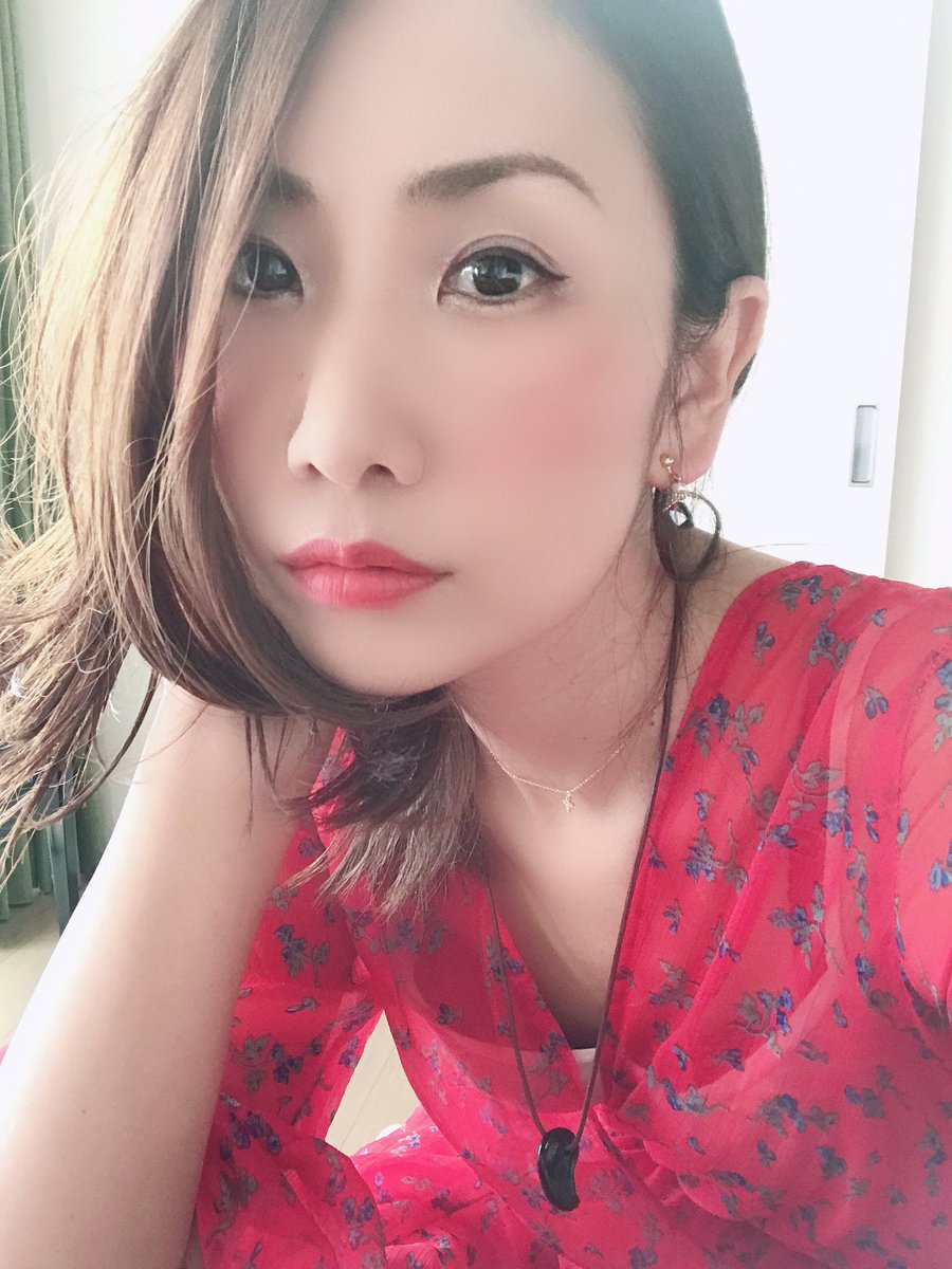 Erika A Twitter 電子タバコのprのお話があったので タバコ吸わないけどやってみた カッコイイ雰囲気で写真撮ってくださいとの事だったので ちょい悪風に メガネはまた新しく 悪い女 電子タバコ メガネ女子 色気 女子力