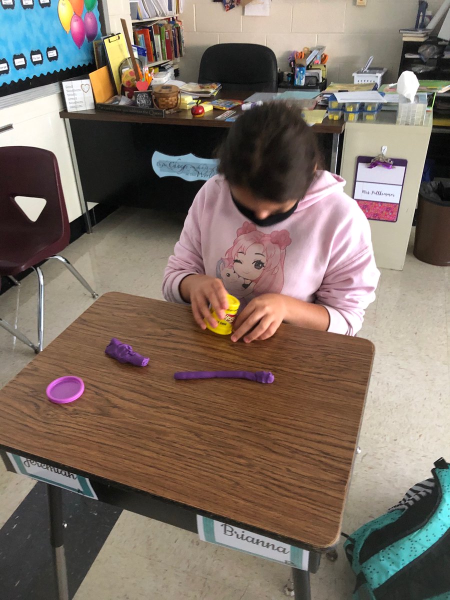 ML_School's tweet photo. 5th SEL Imagination, Explore, Check-in Chat time #5thstudents #developinginnerstrength #lettinggoofstress @rkputtkammer https://t.co/nFvAH4nMl3
