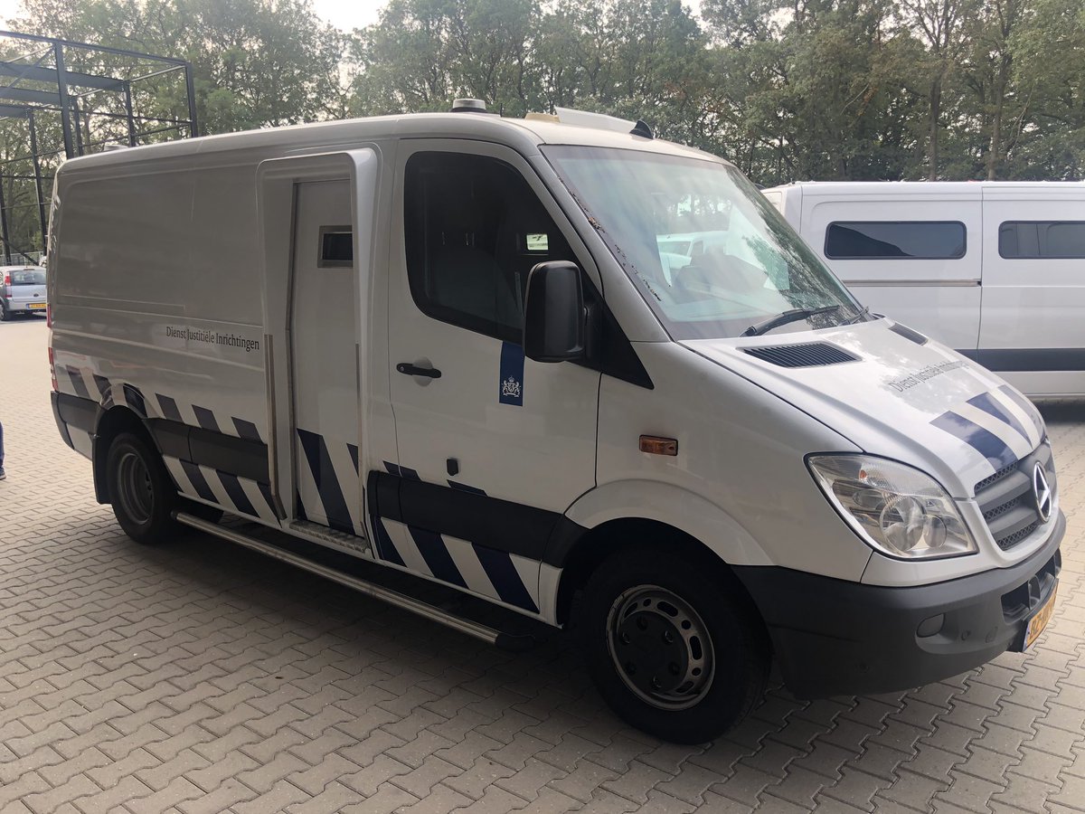 Even voorstellen: ons nieuwe voertuig voor bijzondere transporten. Een kleine 4500 kilo schoon aan de haak. Veel veilige kilometers gewenst! <a href="/DVOcommunicatie/">DV&O</a> <a href="/CDBBO/">DBBO</a> <a href="/Marechaussee/">Koninklijke Marechaussee</a> <a href="/Politie/">Politie Nederland</a>