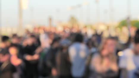 Те видов и не кажа здраво бе!
Jас: