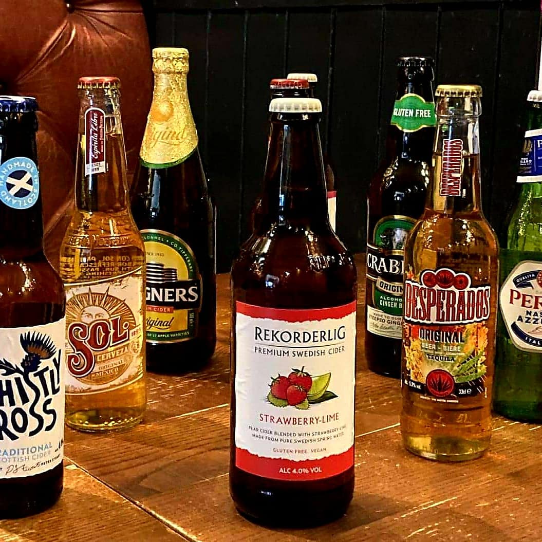 No1_HighStreet's tweet photo. Unfortunately we are now having to close by 10pm due to the government guidelines. But don't panic why not take a little bit of the pub home or back to your hotel with you.... we are licensed for takeaway till 10pm. Also available 2 &amp; 4 pint cartons of draught beers to takeaway. https://t.co/nXXWZ6esSC