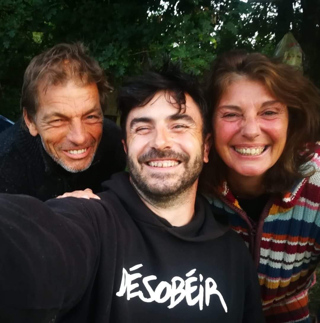CelineMeneses's tweet photo. La Brouette de Kerivoal #Plomelin à besoin d'un coup de main pour sa récolte de sarrasin! Aidez-nous à relayer l'appel de #Kalune pour les aider : https://t.co/VIKdxvfzMp https://t.co/IDrhRBGfQ8