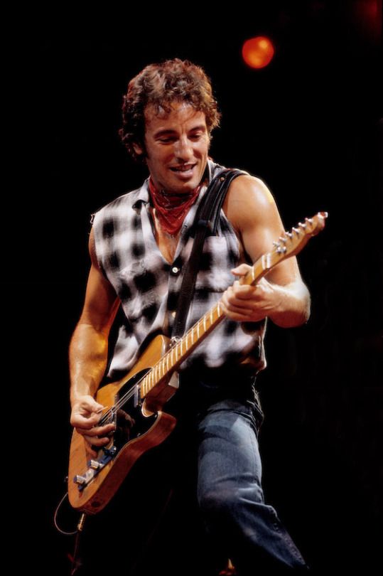 Happy birthday Bruce Springsteen it\s time for us to bring these looks back 