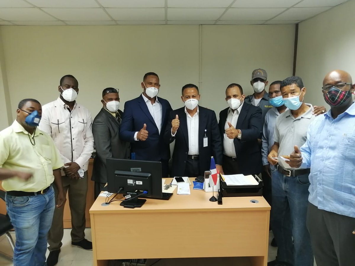 intrantregh's tweet photo. Dr. Dany Sánchez, Director regional del INTRANT visita las oficinas del juramentado director de PROTECOM en San Pedro Dr. Manuel mota @danysan54445877 https://t.co/J75yqSqlFy