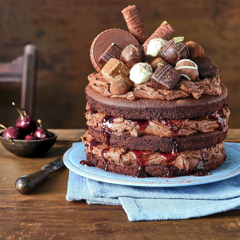 Naughty but nice! Black cherry and truffle cake.....take a look at the recipe on the Cartwright and Butler website.
#foodphotography #styling #props