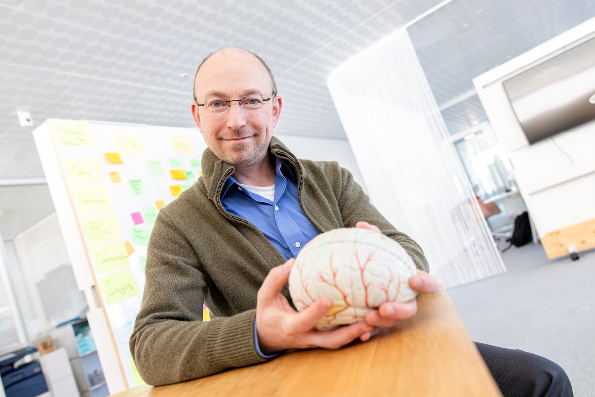 For Roche Neurologist Geoffrey Kerchner, the key to vanquishing #Alzheimers disease lies in discovering a way to intervene early. Read more at: https://t.co/XXWusTcRk5 #WorldAlzMonth #TransformingLives https://t.co/MlxasP069n