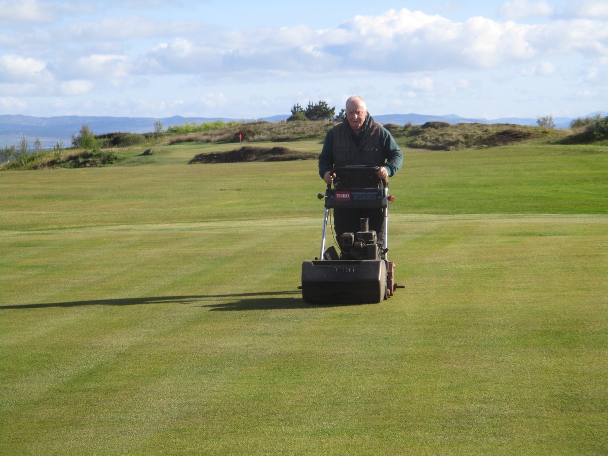 If you get the chance please take the time to thank the your Greenkeeper’s today. Some like Robert ⁦@CarradaleGolf⁩ and Dougie ⁦@GlencruittenG⁩ work alone. Working tirelessly to produce the courses we all enjoy playing. #thankagreenkeeperday Thank You 👏🏼👏🏼👏🏼 ⁦