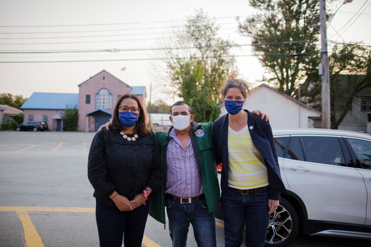 SenatorMetzger's tweet photo. I enjoyed chatting with South Fallsburg residents yesterday while distributing masks & hand-sanitizer during our mobile census event with Saraid Gonzalez from #Sullivan180. Thanks to Fallsburg Fire Company for letting us set up shop out front! ๐ธ Photo 1: Patricio Robayo 1/2 https://t.co/KaivZVl8FD
