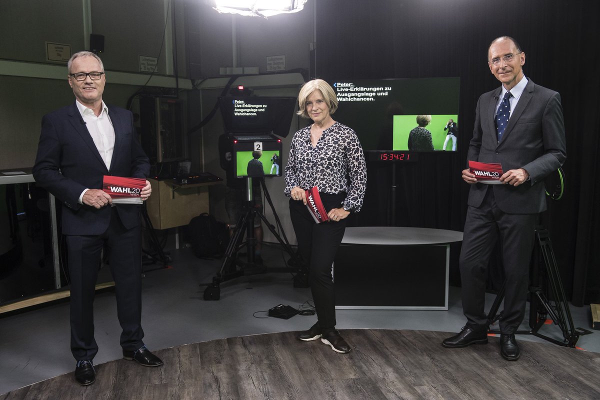PeterFilzmaier's tweet photo. Schein und Wirklichkeit! 😉
@IngridThurnher, @PaulTesarek und ich einmal locker in der Promo für die Montag beginnenden Diskussionen der Spitzenkandidat*innen plus Analyse. Das andere Mal die Planung im Studio mit Maske. 😁
#orf3 #orfwien #orf #wienwahl20 #wienwahl #GRW2020 https://t.co/MW2R1RxZDw