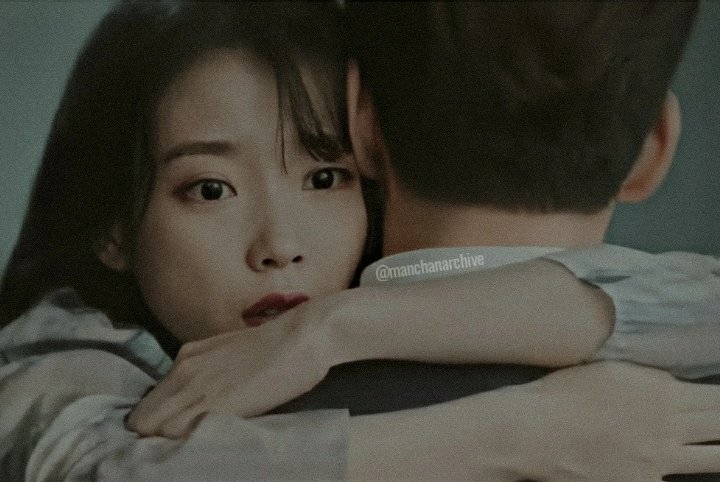 manchanarchive's tweet photo. I like the way her head fits the little slope between his neck and shoulder, as if she was made to fit it. 😌

#manchancouple #JiGoo  #IU https://t.co/A1LvmWDdtr