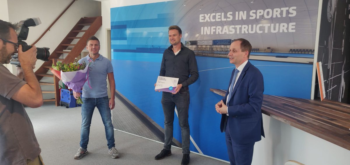 InnoBeweegLab's tweet photo. Gisteren hebben wij samen met @Recr_Syst_Int en @novasportsNL een cheque in ontvangst mogen nemen van @MRE_netwerk. Hiermee gaan wij volop aan de slag met de #doorontwikkeling van Moby de Speelkoepel!

Meer weten over het nieuwe project #MobyPlayground? 
👉https://t.co/KwfUkmdDei https://t.co/MBvgnUaXid