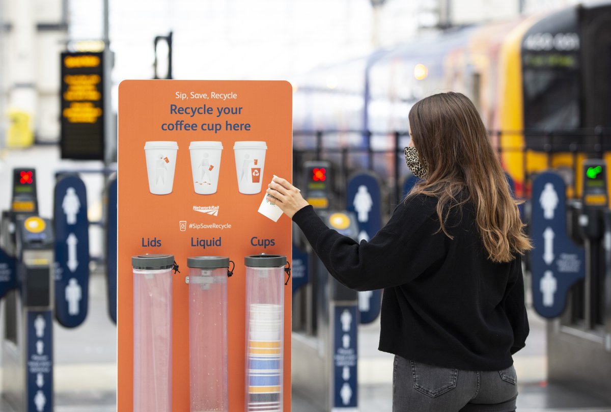 hubbubUK's tweet photo. As part of our mission to make coffee cup recycling easier than ever, we've teamed up with @NetworkRail to introduce brand new coffee recycling bins across their stations, supported by funds from the @StarbucksUK 5p cup charge
#SipSaveRecycle #InTheLoop #5pCupCharge https://t.co/OKyFYSd73Z