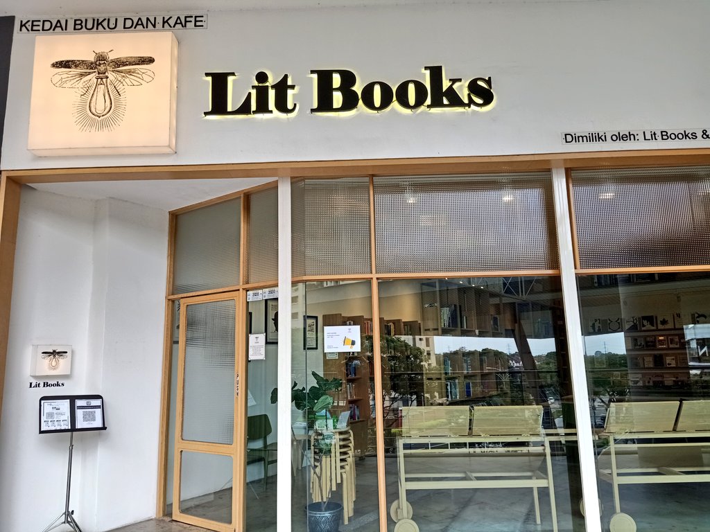 4) Lit Books (2017)Level 1, Tropicana Avenue, Persiaran Tropicana, PJ English fictions and poetry RM15++ to RM700++MRT Surian (Gate A) + feeder bus T807 @mylitbooks /  https://litbooks.com.my 
