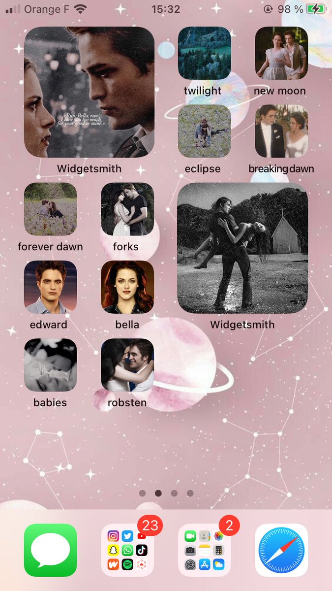 moontwihard's tweet photo. how do you find my new  #homescreen on # ios14 with different styles that I stan: #arianagrande, #twilight, #bellaandedward #cedricdiggory #robertpattinsonandkristenstewart, #robsten https://t.co/Vbnu2OpeKK