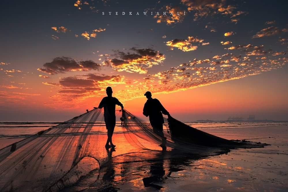 Fishermen at Sea view beach, Karachi Pakistan.
instagram.com/syedkawishali 
#seaviewkarachi #seaviewbeach #fishermen #sunset #seascape #syedkawishaliphotograohy #pakimages #amazingpakistan #beautifulpakistan #wonderfulpakistan