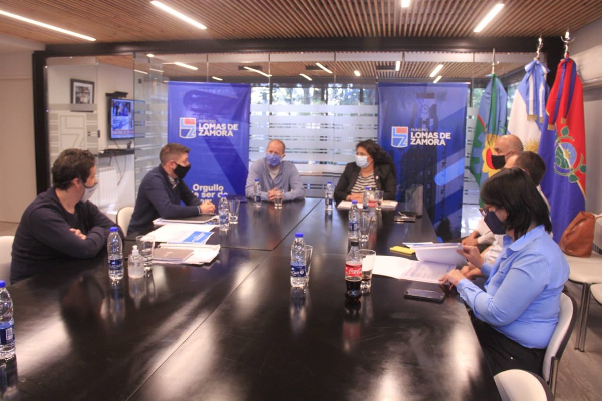 minsaurralde's tweet photo. Repasamos junto a Romina Barrios, directora de OPISU, y las áreas de Hábitat, Urbanismo y Medio Ambiente del @MunicipioLdeZ el avance de los proyectos y programas para la construcción de más viviendas en distintos barrios de Lomas de Zamora. https://t.co/CyrzKQHKMa