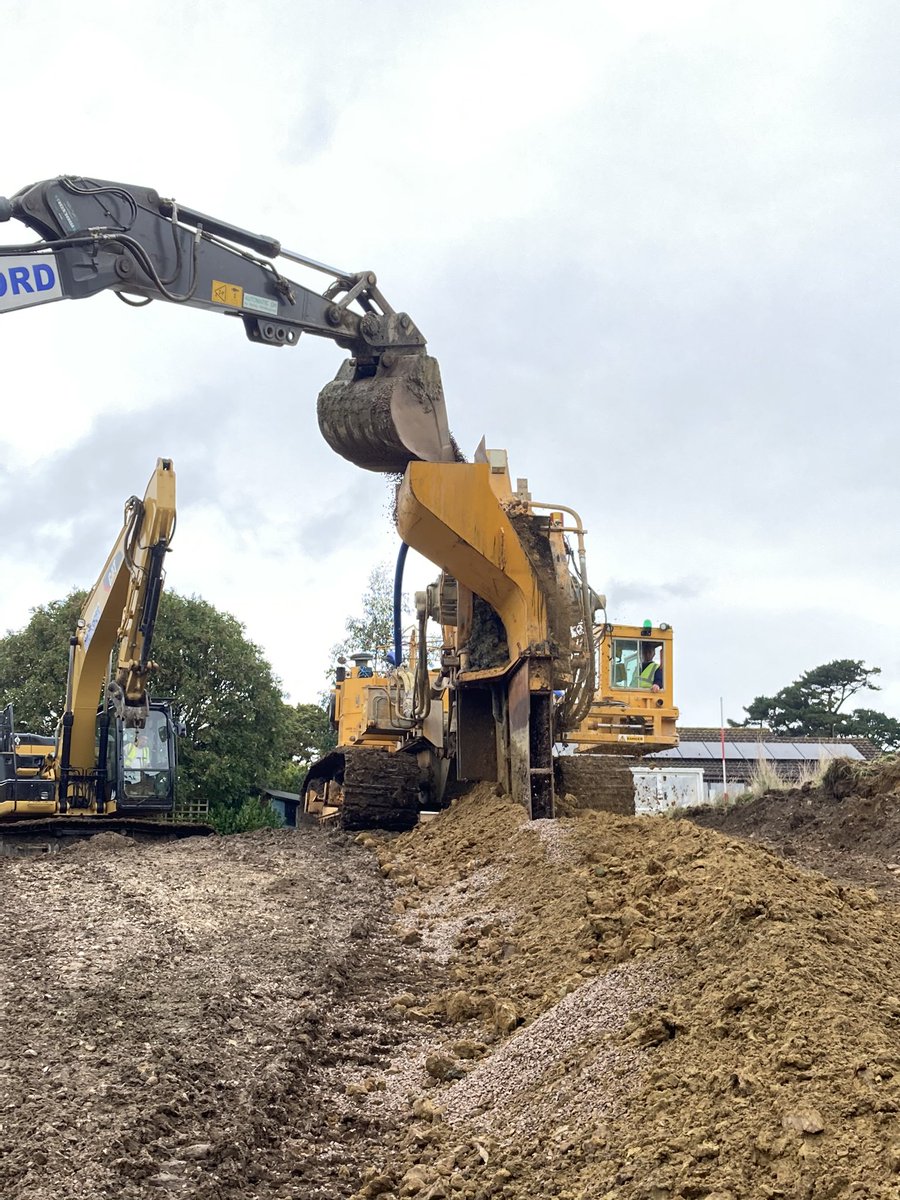 Popesdrainage's tweet photo. Making good progress with this deep drainage project in Lyme Regis,  3.5 meters deep with stone backfill, no problem 👌 #landrainage #deepdrainage #trenching #tile20 
@MastenbroekLtd @gwapipes 
@PolypipeCivilGU https://t.co/Ah5yAznOw4