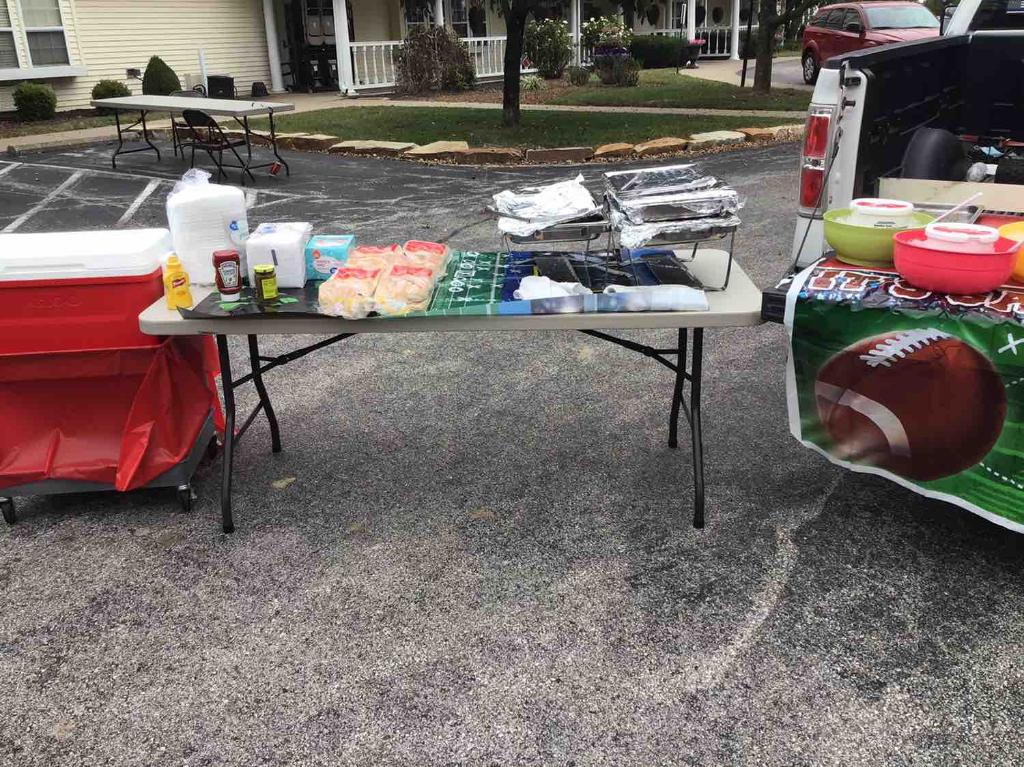 RiverPointeHC's tweet photo. Monthly ER3 with a tailgate party celebrating employee recruitment, recognition, &amp; retention! #ER3 #GPTW #GreatPlaceToWork @Trilogy_Careers @Warner02 https://t.co/lkG5KqP202