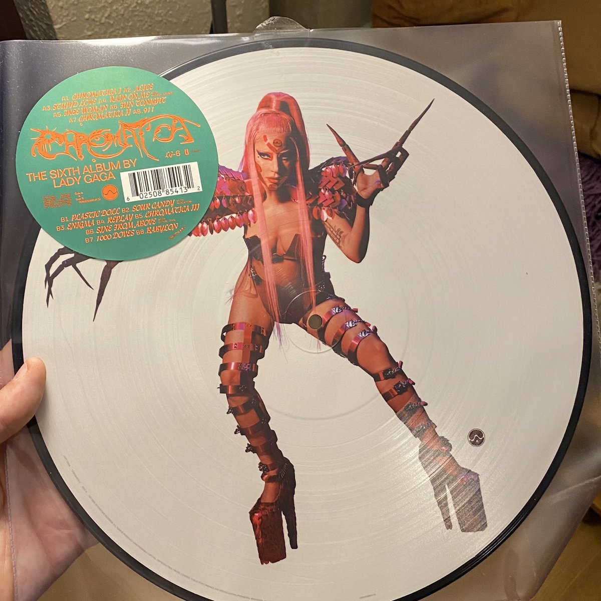 MarkieBrown91's tweet photo. Sóc feliç perquè tinc el meu primer #Tocadiscs amb els LP de @ladygaga #Chromatica i el doble #PaleEmperor de @marilynmanson (tot esperant a que arribi el nou #WeAreChaos) ❤️ https://t.co/R4mVBZJ4RY