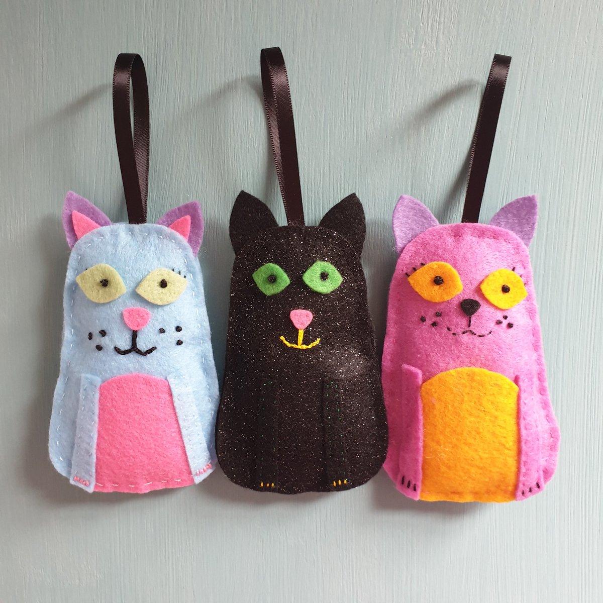 Loves Pink Wafers tweet media