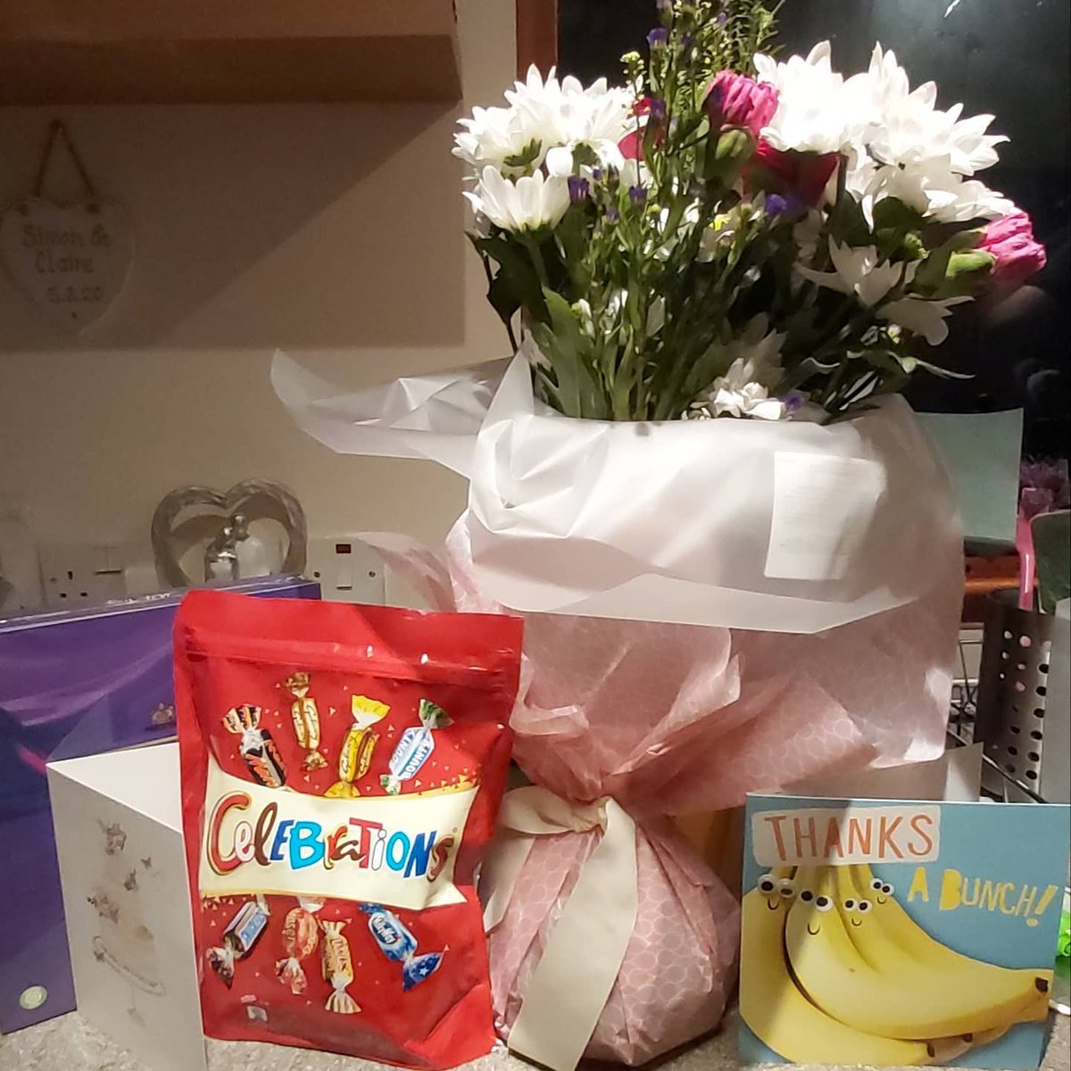 CctkdS's tweet image. Walking home from my first class like...I honestly have the best students. Was surprised with some beautiful &quot;Happy Wedding Day&quot; and &quot;I&apos;ve not seen you for so long&quot; gifts! Makes it all worth it! 👊🥋💪