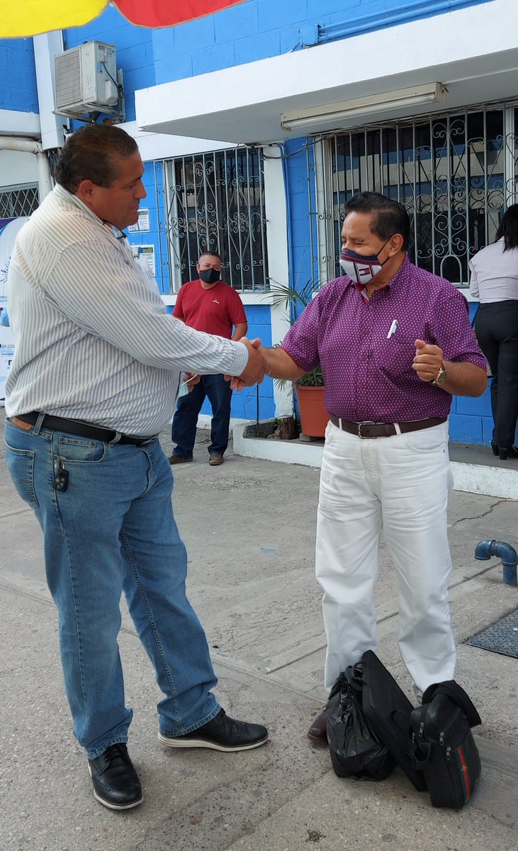 RodrigoCJuntos's tweet photo. Atención al ciudadano #Duran Rodrigo Aparicio Vicealcalde de Durán, realizó una atención personalizada a los ciudadanos en el Municipio. #caminemosconRodrigo https://t.co/ALKZEvkrAu
