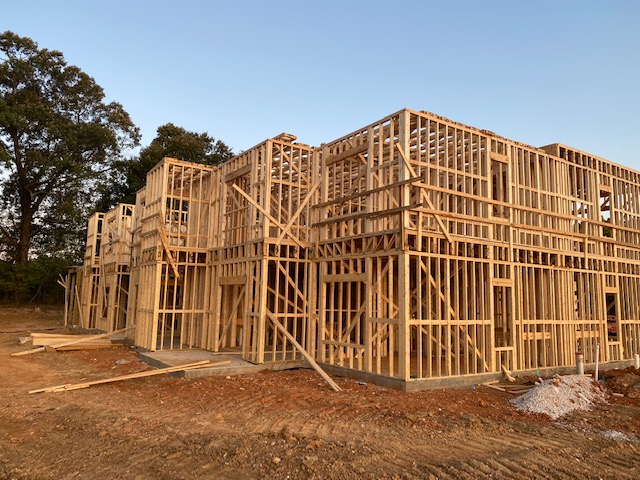 capstonebuild's tweet photo. The Alexandria Apartments in Huntsville, Alabama, alongside developer Bobo Family Group is coming along quickly and nicely. Progress pictures on this 338,792 square foot project can be found here: https://t.co/Xj7pKOXGMl https://t.co/I31ZVAkmAw