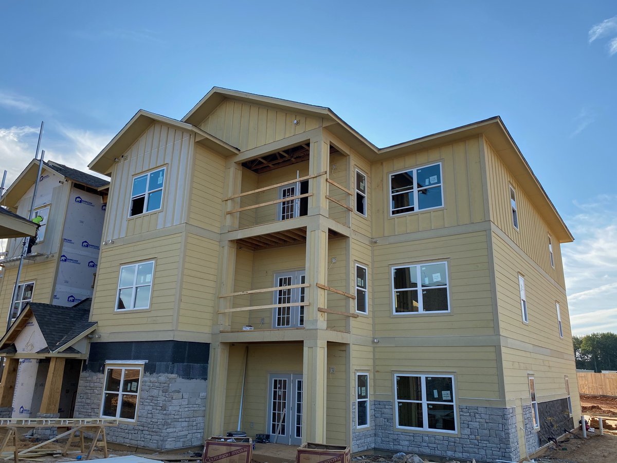 capstonebuild's tweet photo. The Alexandria Apartments in Huntsville, Alabama, alongside developer Bobo Family Group is coming along quickly and nicely. Progress pictures on this 338,792 square foot project can be found here: https://t.co/Xj7pKOXGMl https://t.co/I31ZVAkmAw