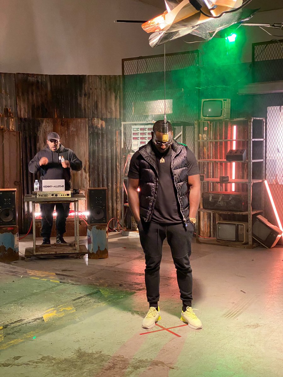 H_Moneda's tweet image. Loading