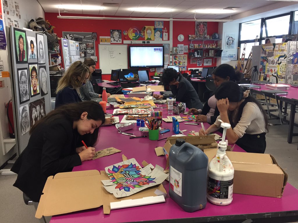HAArtists's tweet photo. Creative doodle workshop lead by Miss Martin. Fantastic artwork from our new Y12s @HA_6thForm https://t.co/zPrlrOp4B2
