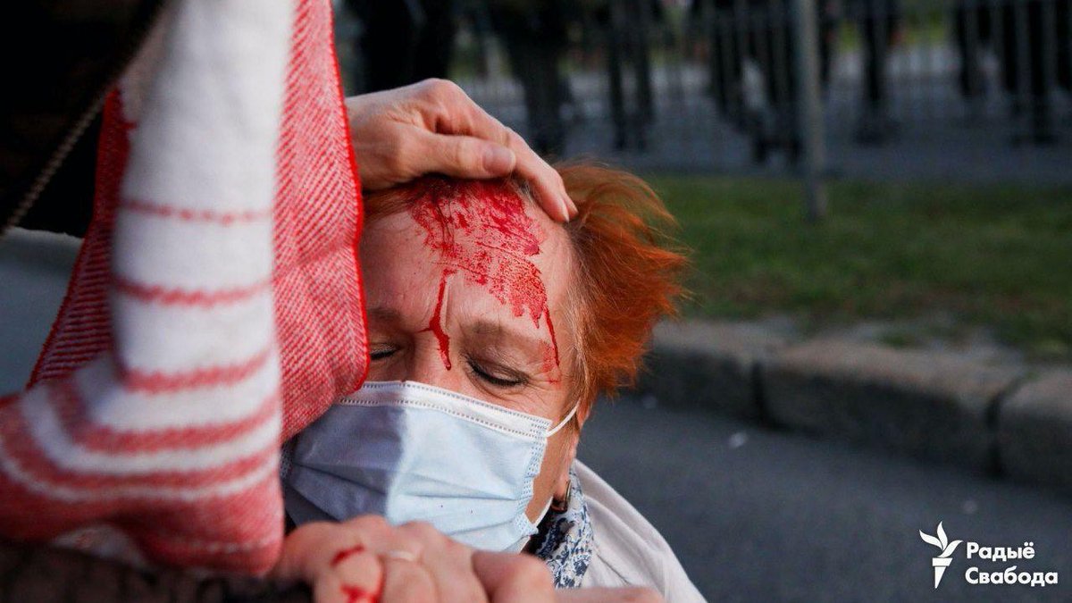 LinkeviciusL's tweet photo. The ugly face of outgoing and totally morally bankrupt regime. The former president wraps up his ‘inauguration’ day by unleashing brutality against own people for yet another day. History will be a judge. International investigation into crimes committed is inevitable. https://t.co/69XEBwGucn