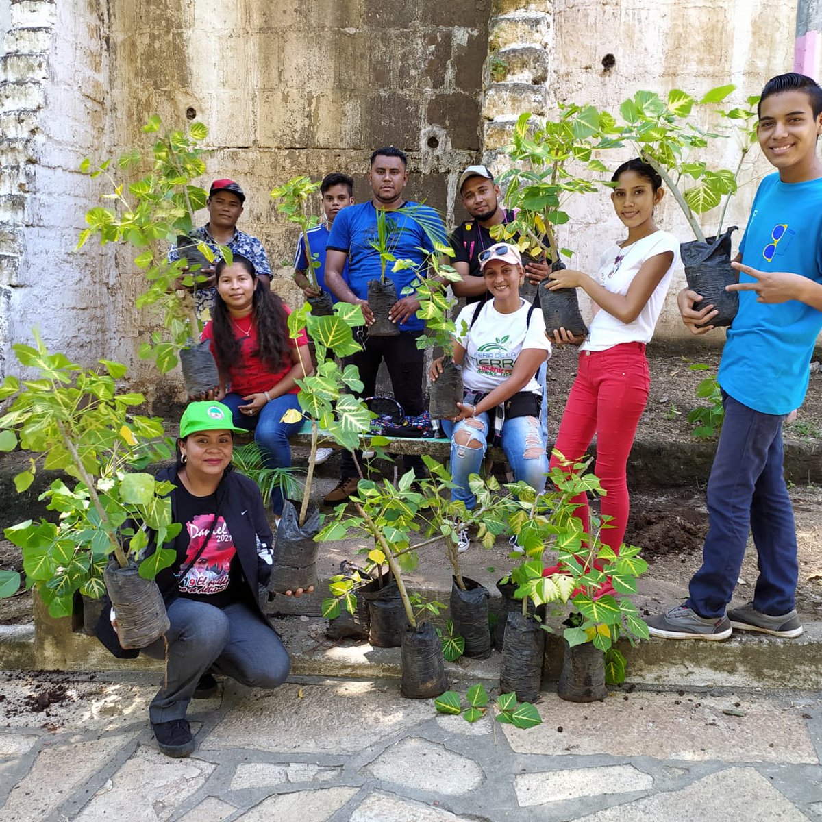 JS_Mateare's tweet photo. #2021OrgulloPatrio Juventud Sandinista 19 de Julio #Mateare realiza jornada de reforestación en la antigua estación del Ferrocarril, uno de los muchos atractivos turísticos de nuestro municipio.
#2021DignosYLibres 
#2021PatriaBenditaYLibre 
#AquíHayJS https://t.co/944ID3jgde