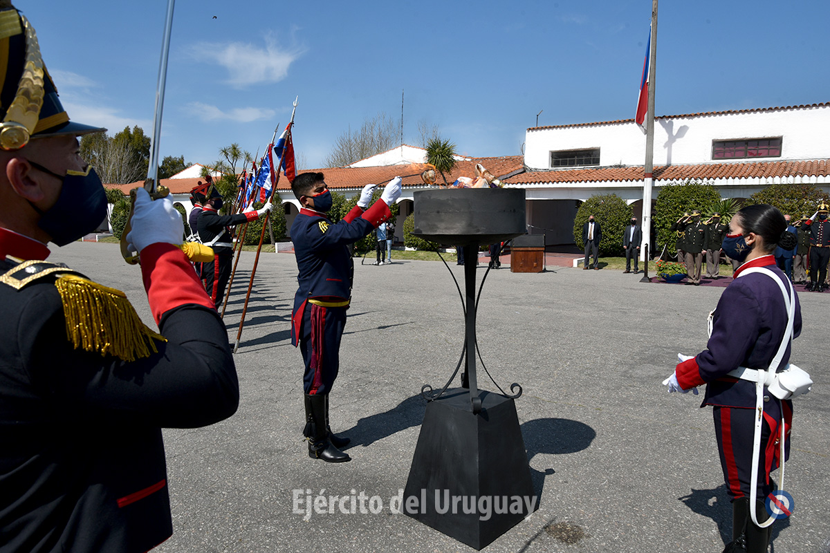 EJÉRCITO DE URUGUAY - Página 31 EinBku1XsAcsgis?format=jpg&name=medium