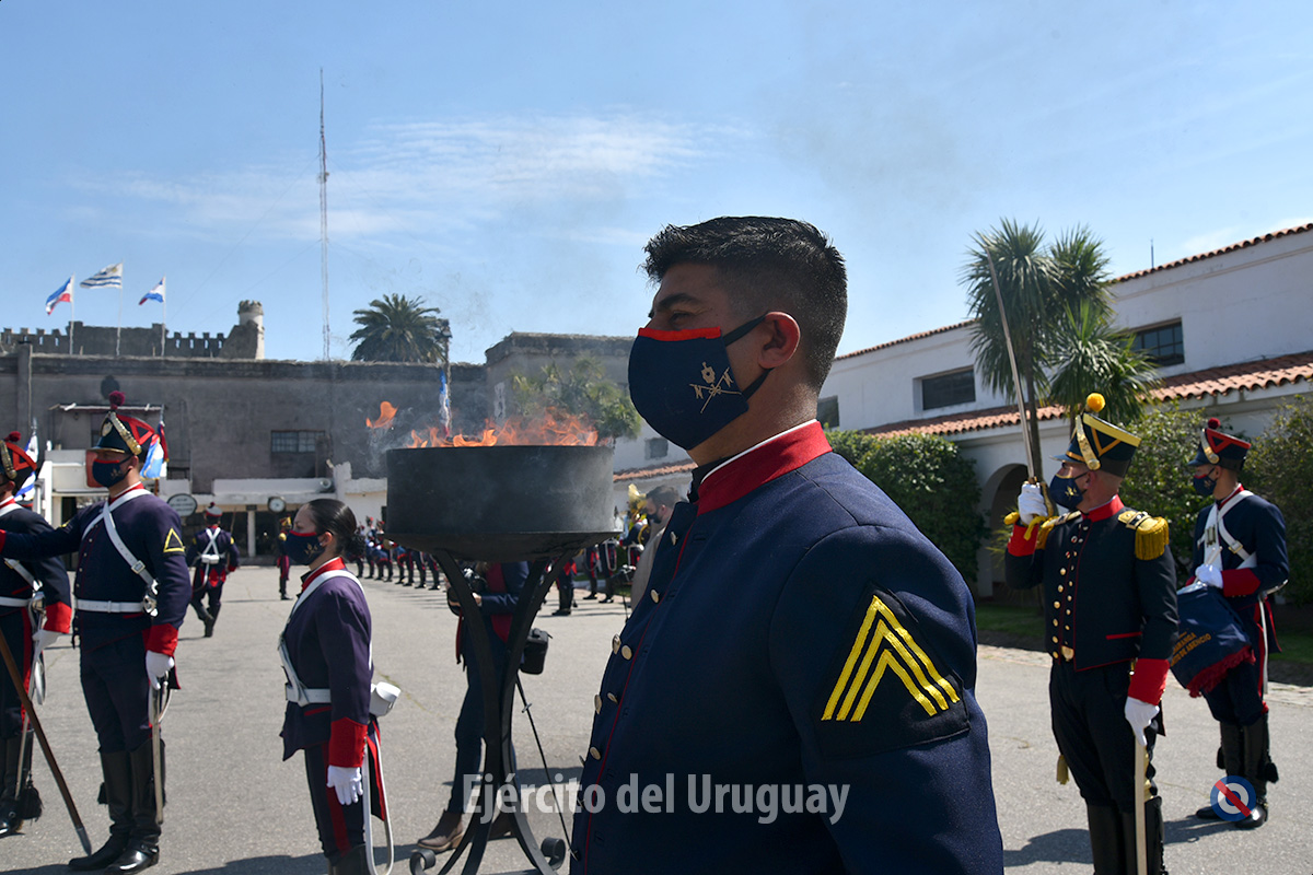 EJÉRCITO DE URUGUAY - Página 31 EinBku3XsAI1DAJ?format=jpg&name=medium