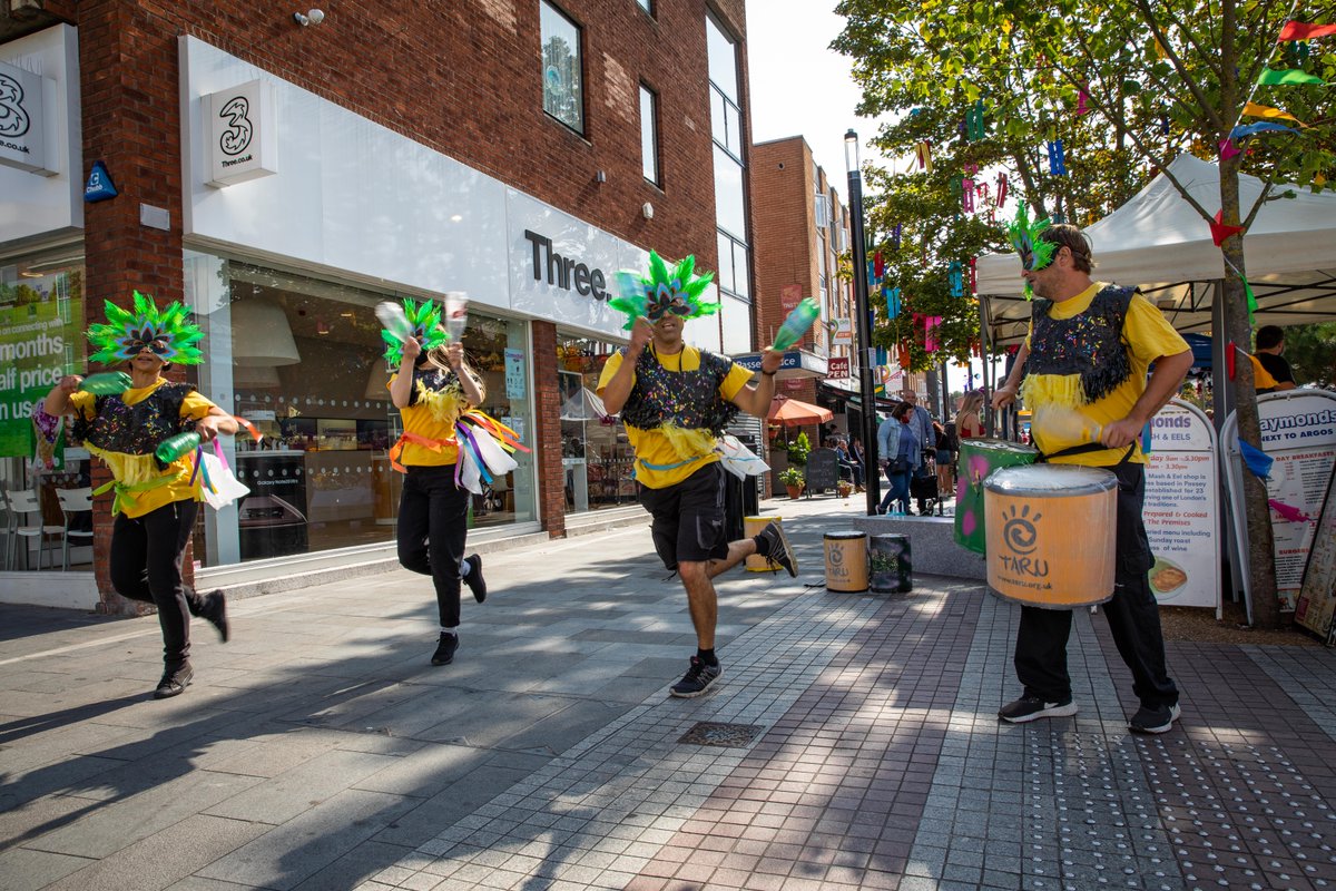 Royal_Greenwich's tweet photo. Come to Kidbrooke market today - there'll be hot food and craft stalls, Boppin Bunnies and festival-themed performances by @TARUBrazil
π Pegler Square, Kidbrooke Park Village
β° 10am β 3pm
#ItsTimeRG
@CCEventsUK1 https://t.co/7nVkvxOQ5H