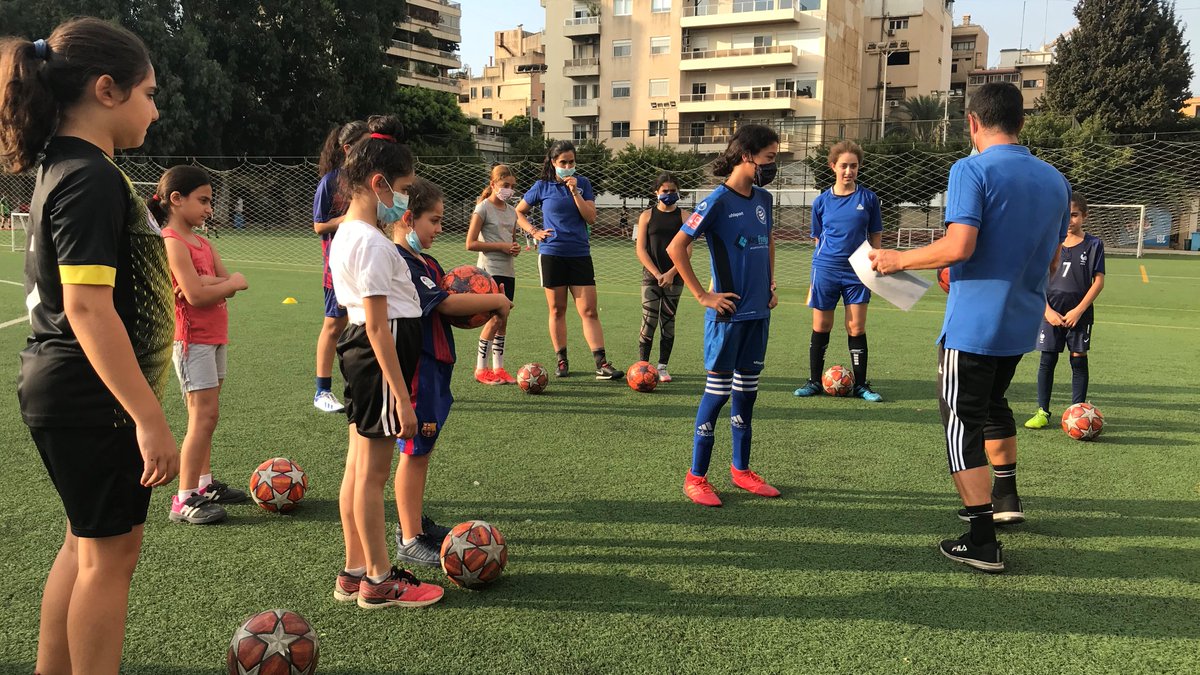 ol__lyonnes's tweet photo. 📸 Quelques images du lancement de la section féminine de l'@Athleticosc ce lundi ! https://t.co/f0Hma1KgeB