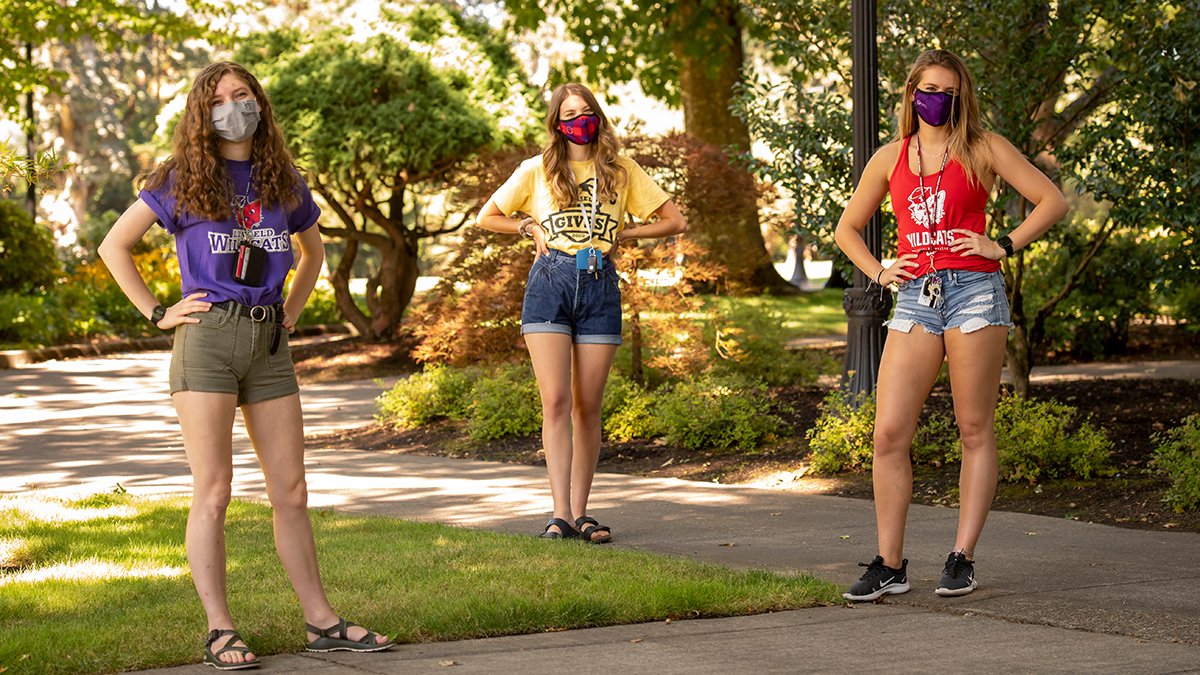 LinfieldUniv's tweet photo. Every day is a great day to rep the Wildcats, but Wednesdays are the best. 💜❤️😷 #WildcatWednesdays #RollCats https://t.co/LpYFIy5RSU