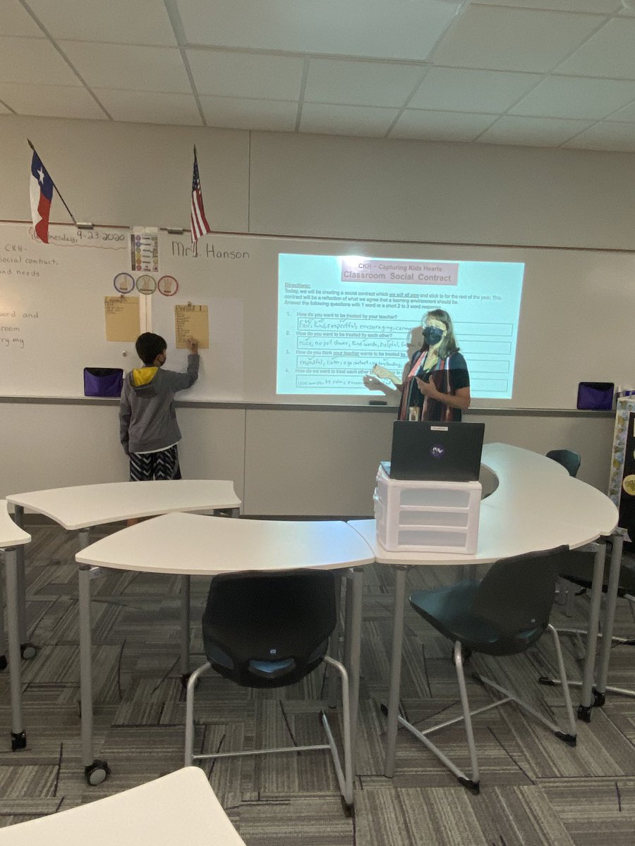 SummersChromeCo's tweet photo. Mrs. Hanson rocking her social contract with her virtual and face to face students! https://t.co/a4CosePp3j