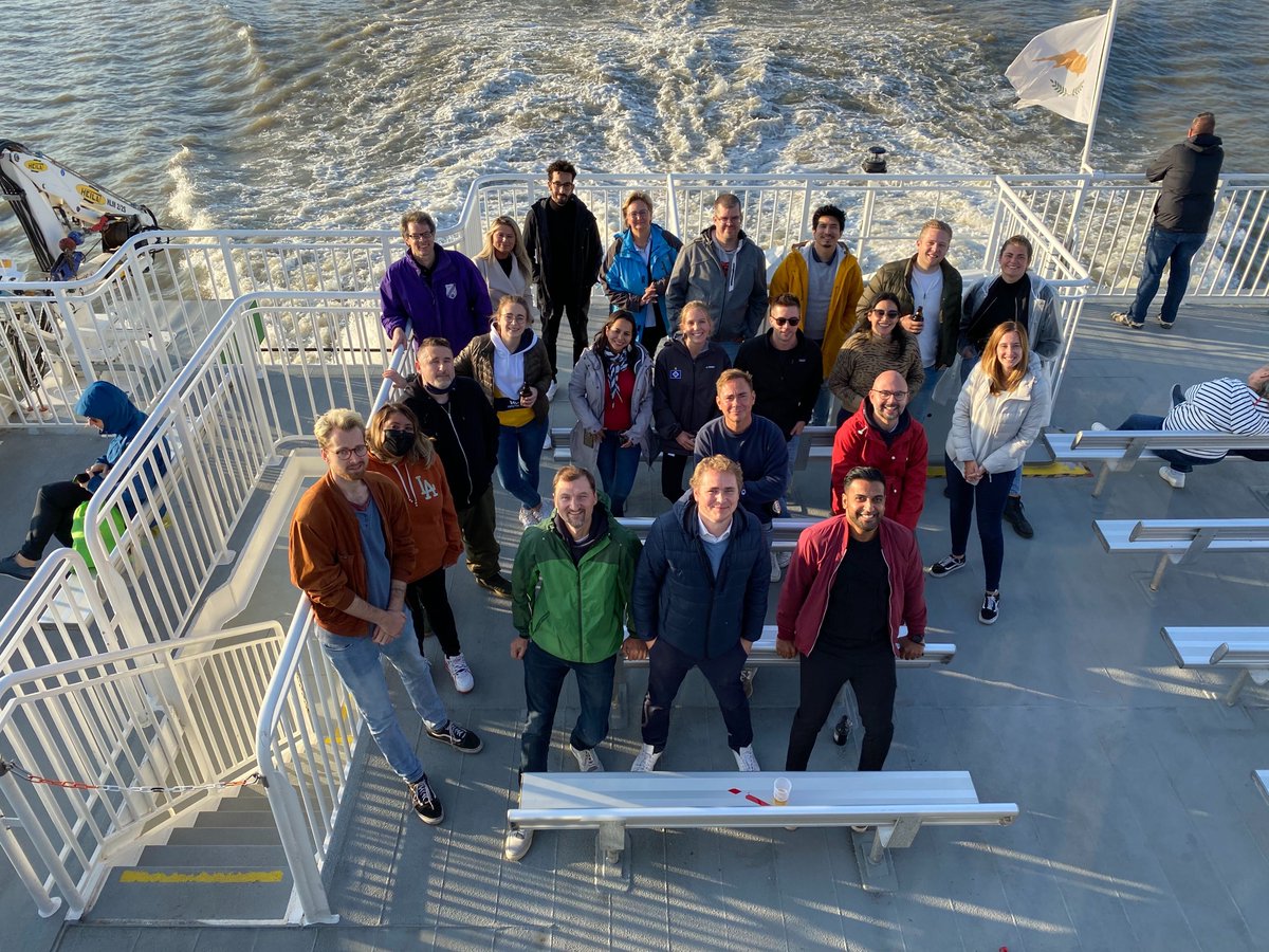 Das große Wiedersehen! Das erste mal seit 5 Monaten endlich wieder als komplettes Team zusammen - auf Klassenfahrt nach Helgoland ⚓
Wir hatten einen mega Tag mit Fischbrötchen, steifer Brise und <a href="/FlensburgerPils/">das flenst</a>  
Best team ever! 💙
#startup #TeamSpirit