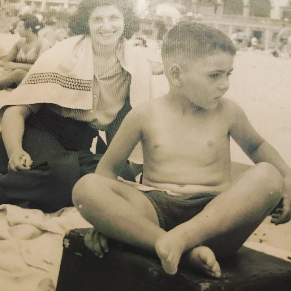 DickieV's tweet photo. I’m blind in my left eye from an accident as a kid prior to start of kindergarten .I also had a wandering eye &amp; was teased constantly (bullied). Cried many a night but my Mom/Dad kept inspiring me. Today I can’t believe what has happened in my career. IT CAN HAPPEN FOR U ! https://t.co/RoRFmHZ9hw