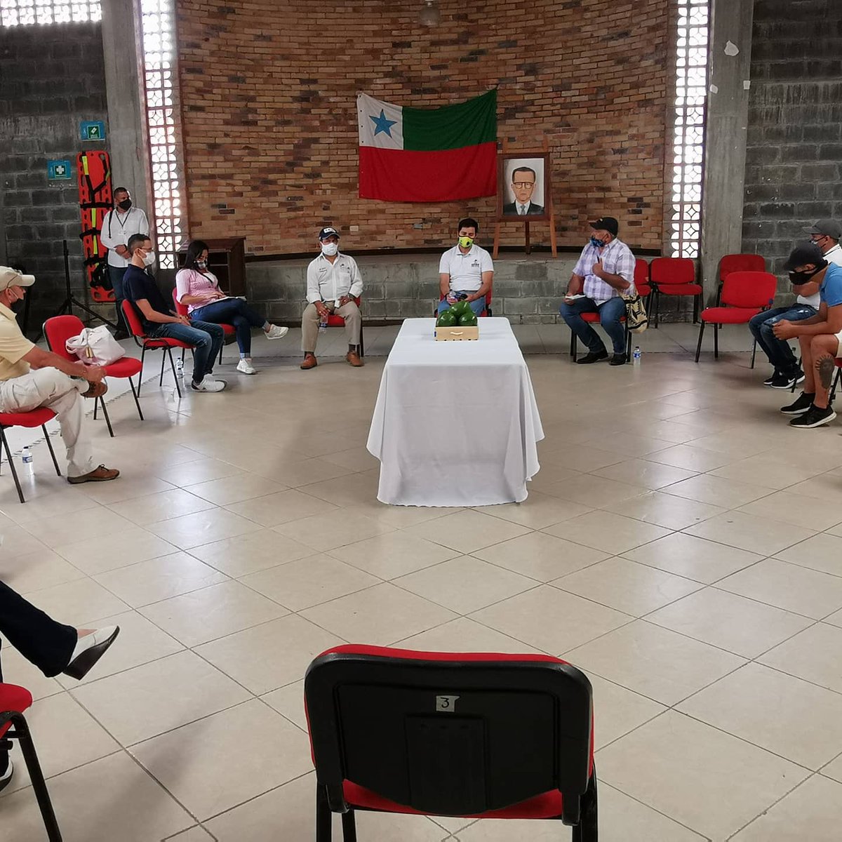 Llegamos al municipio de Victoria con nuestro jefe de la Unidad de Fomento al Deporte Adolfo Bustos Villarruel; #AEstaHora nos reunimos con el alcalde Elkin Echeverry y algunos representantes locales de deporte para conocer sus principales necesidades en esta materia.