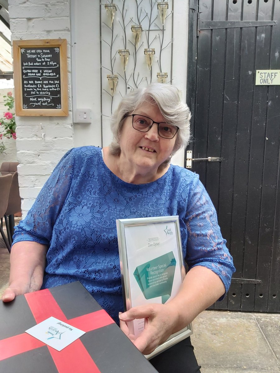 ProvideVol's tweet image. Had great pleasure in presenting our Volunteer Award to  Dee who set-up the pop up shop in Halstead Hospital !  Thank you ! #Volunteer #volunteering #unitedinkind