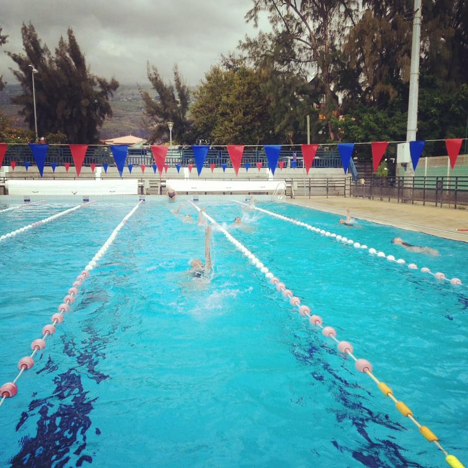 UnssOUEST's tweet image. Au menu de la JNSS pour nos élèves de l'ouest de La Réunion randonnée, natation, trampoline, ski nautique... une occasion de découvrir des activités avec leurs enseignants d'EPS mais aussi avec les inspecteurs académiques !😅🤸‍♀️🏊‍♂️🏃‍♂️💪 #TeamUNSS #JNSS2020