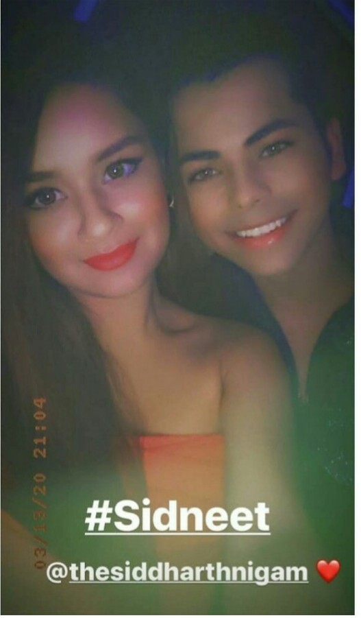 Isty27384267's tweet photo. Please avneet Don't be sad ,we are extremely sorry for hurting you 🙏🙏🙏 queen cheer up and smile @iavneetkaur 
@siddnigam_off sidd we are very sorry for hurting you 😭😭😭we can't understand it's hurts you but king we are always there for you.
#wewantsidneetback #siddharthnigam https://t.co/LEHxeQGbM3